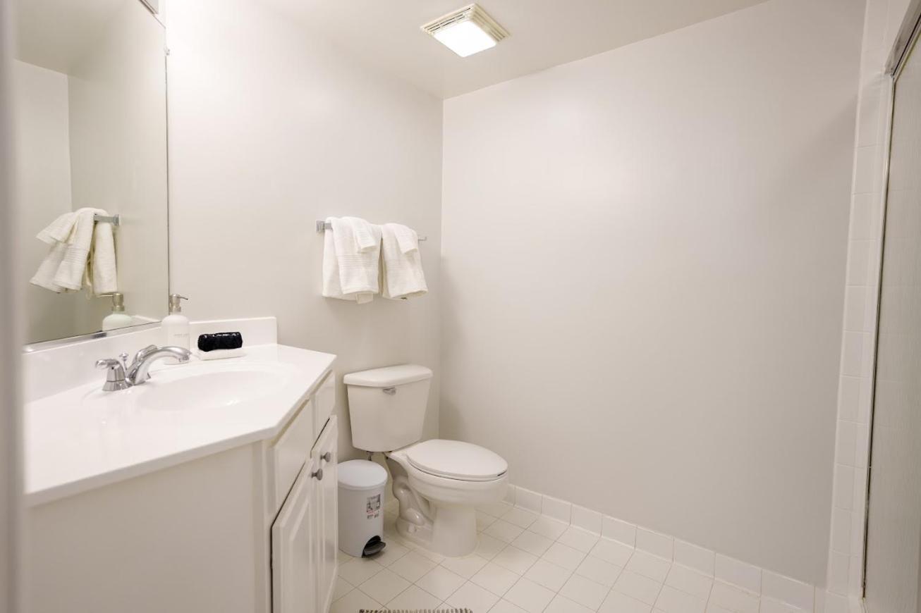 Ballston Getaway King Suite Arlington Exterior foto